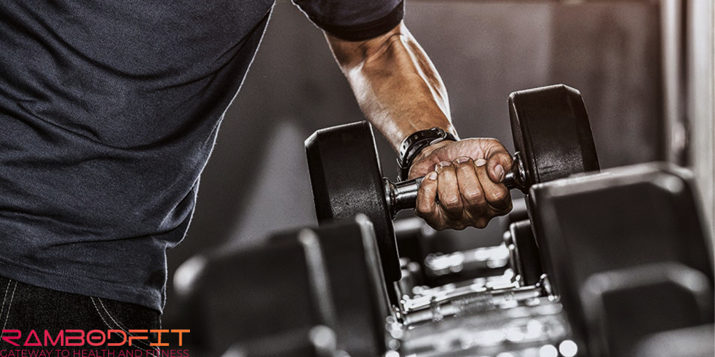 Golden Curcumin Benefits Athletes/dumbbell